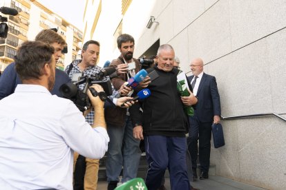 Rodrigo Sánchez abandonando la sede judicial.