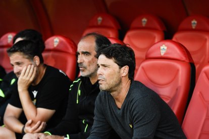 Rubi en el banquillo del Estadio de los Juegos Mediterráneos.