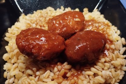 Carne guisada con trigo.