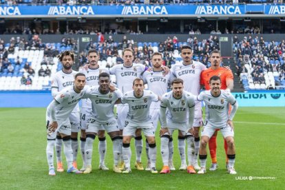 El once del Ceuta en Riazor ante el Deportivo.