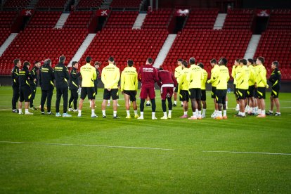 El Almería ha vuelto a los entrenamientos después de la derrota en Ceuta.
