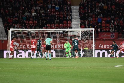 Las porterías se hicieron pequeñas, sobre todo para los jugadores del Almería.