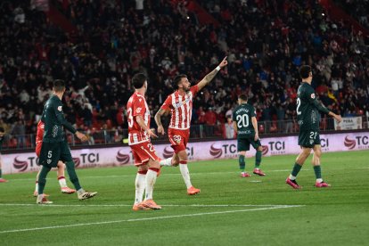 Centelles marcó un gol, pero Chirino inició la jugada en fuera de juego y fue anulado.