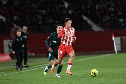 Sergio Arribas es indiscutible pero no lo puede hacer todo en los partidos.