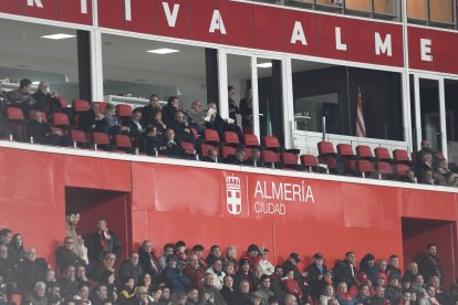 Desde el palco se moverán los hilos para reforzar la plantilla en invierno.