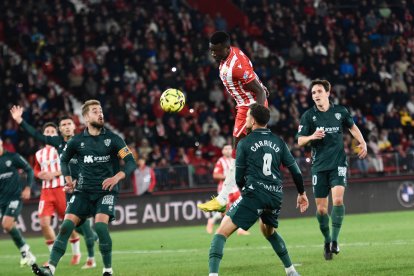 Soko ha salido dañado del partido ante el Huesca.