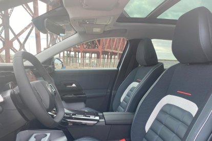 Amplio techo panorámico y eléctrico y asientos Advanced Comfort