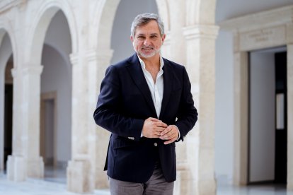 Ángel Escobar repite en Bienestar Social.