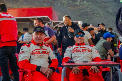 José Antonio con su gran amigo Ángel Bello, que le dejo el Porsche 997 Cup para participar en esta subida.