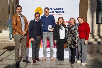 Reconocimiento a empresas durante la jornada.