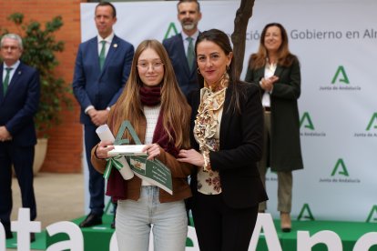 Entrega de premios durante el acto del Día de Bandera de Andalucía.