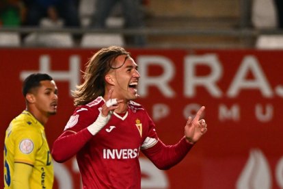 Una noche estelar en la Copa del Rey con el Real Murcia frente al Cádiz.