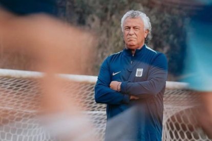 Gorosito a los 61 años tiene cuerda para rato en los banquillos.