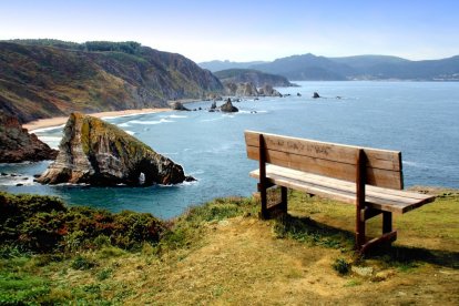 Acantilados de Loiba, con el banco