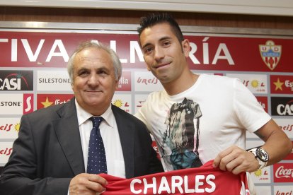 Alfonso García logró hacerse con Charles Dias en verano de 2012.