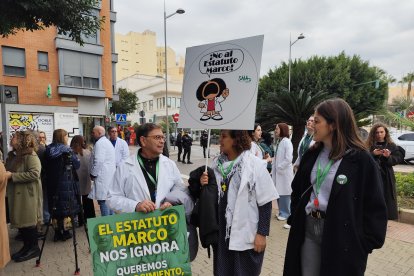 Manifestación sanitaria contra el nuevo Estatuto Marco, este jueves 11 de diciembre, en el marco de la huelga médica del 9 al 12 de diciembre.