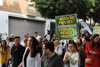 Manifestación sanitaria contra el nuevo Estatuto Marco, este jueves 11 de diciembre, en el marco de la huelga médica del 9 al 12 de diciembre.