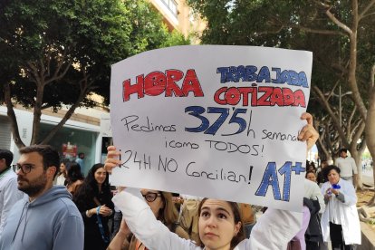Manifestación sanitaria contra el nuevo Estatuto Marco, este jueves 11 de diciembre, en el marco de la huelga médica del 9 al 12 de diciembre.
