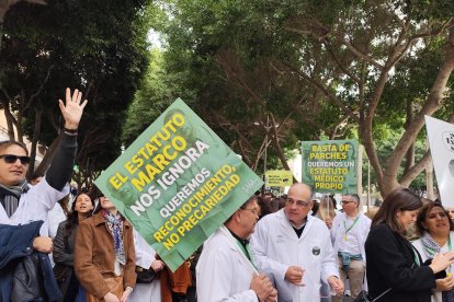 Manifestación sanitaria contra el nuevo Estatuto Marco, este jueves 11 de diciembre, en el marco de la huelga médica del 9 al 12 de diciembre.