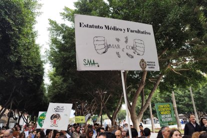 Manifestación sanitaria contra el nuevo Estatuto Marco, este jueves 11 de diciembre, en el marco de la huelga médica del 9 al 12 de diciembre.