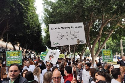 Manifestación sanitaria contra el nuevo Estatuto Marco, este jueves 11 de diciembre, en el marco de la huelga médica del 9 al 12 de diciembre.