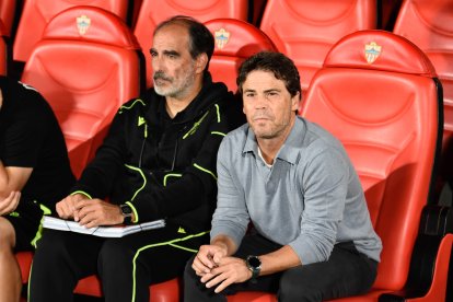 Rubi en el banquillo del Estadio de los Juegos Mediterráneos.