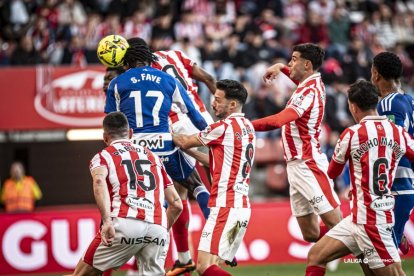 El Granada anotaba un gol que era anulado por la sala VAR.
