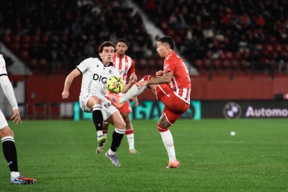 Thalys fue titular en el partido ante el Burgos correspondiente a la 18ª jornada del curso en el Campeonato Nacional de Liga en Segunda División.