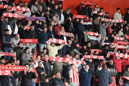Aficionados en el Almería-Burgos.