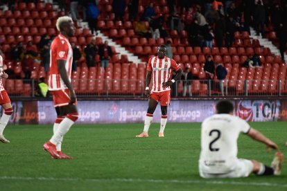 Lopy tras el partido en casa contra el Burgos testigo del desencanto.