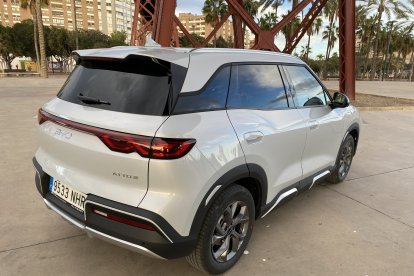 Amplio espacio interior gracias a sus 4,3 metros de largo, y maletero de 400 litros