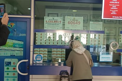 'La Buena estrella' en Roquetas de Mar reparte deja cerca de 3 millones de euros en Roquetas de Mar.