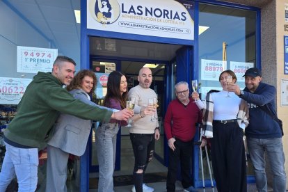 Las Norias celebra el tercer premio del sorteo extraordinario de la Lotería de Navidad.