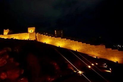 Muralla del entorno del Cerro de San Cristóbal.