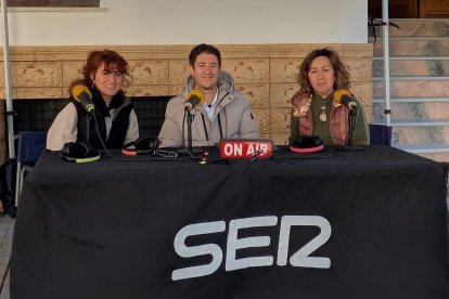 La artista Clara Cuéllar y la concejala Pilar Gómez intervinieron en el programa Hoy por Hoy Levante.