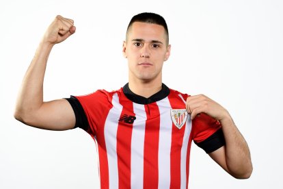 Izeta no ha tenido oportunidades con el Athletic y espera destino.