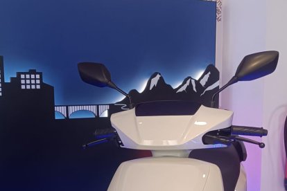 Honda CUV e: 2025 llega en tres opciones de color: Blanco Jubilee Perlado, Negro Gunpowder Mate Metalizado y Plata Premium Metalizado.