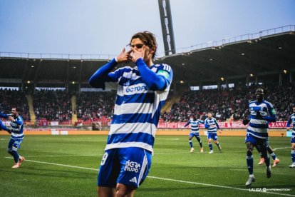 Jorge Pascual le aporta mucho al Granada en el juego ofensivo.