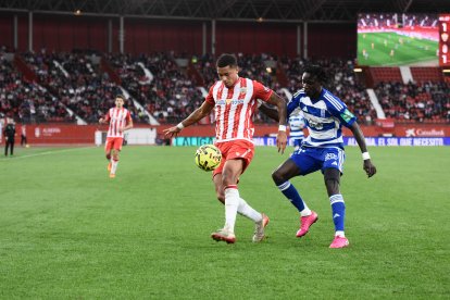 Bien tapado por una defensa condicionada por las bajas, Faye no brilló.