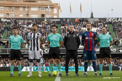 Pulido sigue siendo el gran capitán de la SD Huesca y ejerce como tal.