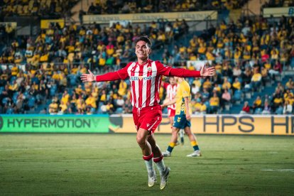 En Las Palmas lograba el Almería una victoria de categoría.