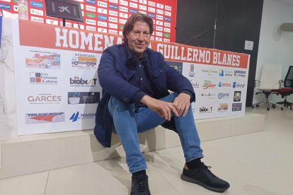 Paco Luna en la sala de prensa del Estadio de los Juegos Mediterráneo.