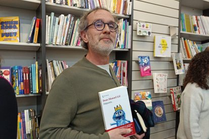Presentación de la novela 'Majareta' de Juan Manuel Gil en la Librería Picasso.