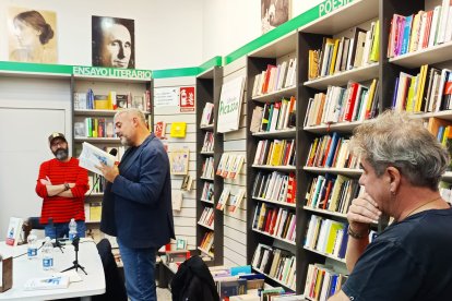 Presentación de la novela 'Majareta' de Juan Manuel Gil en la Librería Picasso.
