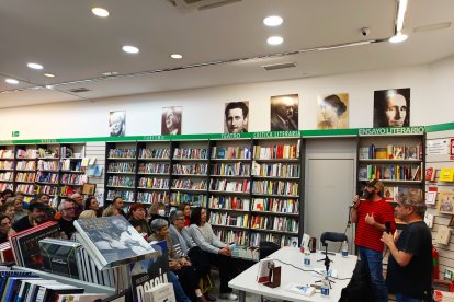 Presentación de la novela 'Majareta' de Juan Manuel Gil en la Librería Picasso.