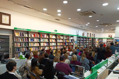 Presentación de la novela 'Majareta' de Juan Manuel Gil en la Librería Picasso.
