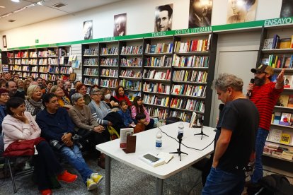 Presentación de la novela 'Majareta' de Juan Manuel Gil en la Librería Picasso.