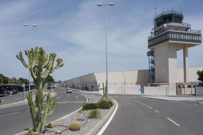 Aeropuerto de Almería, uno de los pocos de la red Aena que permanece sin nombre.