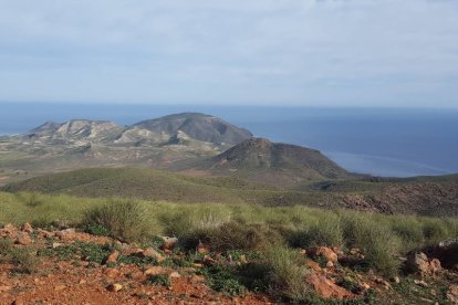 Impresionantes vistas a La Polacra desde las casas de La Rellana.