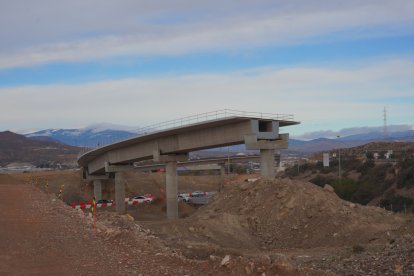 Construcción de uno de los viaductos de la conexión entre la A7 y la A92